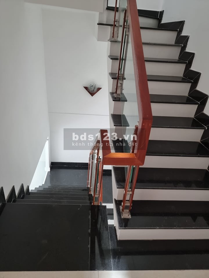 Bán Nhà hẻm xe hơi 5 tầng giá rẻ chỉ 5.5 tỷ Tô Ngọc Vân phường Thạnh Xuân Quận 12