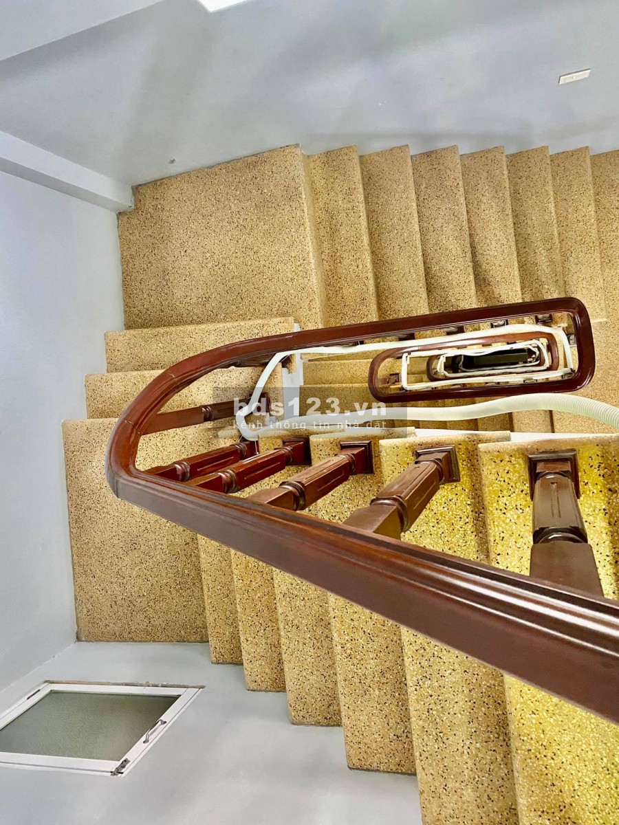 Bán nhà Minh Khai ngõ thông gần phố tặng full nội thất, liên hệ Mr Thọ