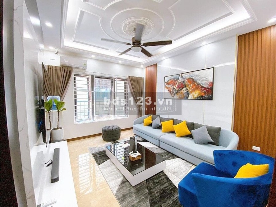 Bán nhà Quang Tiến, ô tô 7 chỗ qua cửa, diện tích 38m2, giá nhỉnh 3 tỷ.