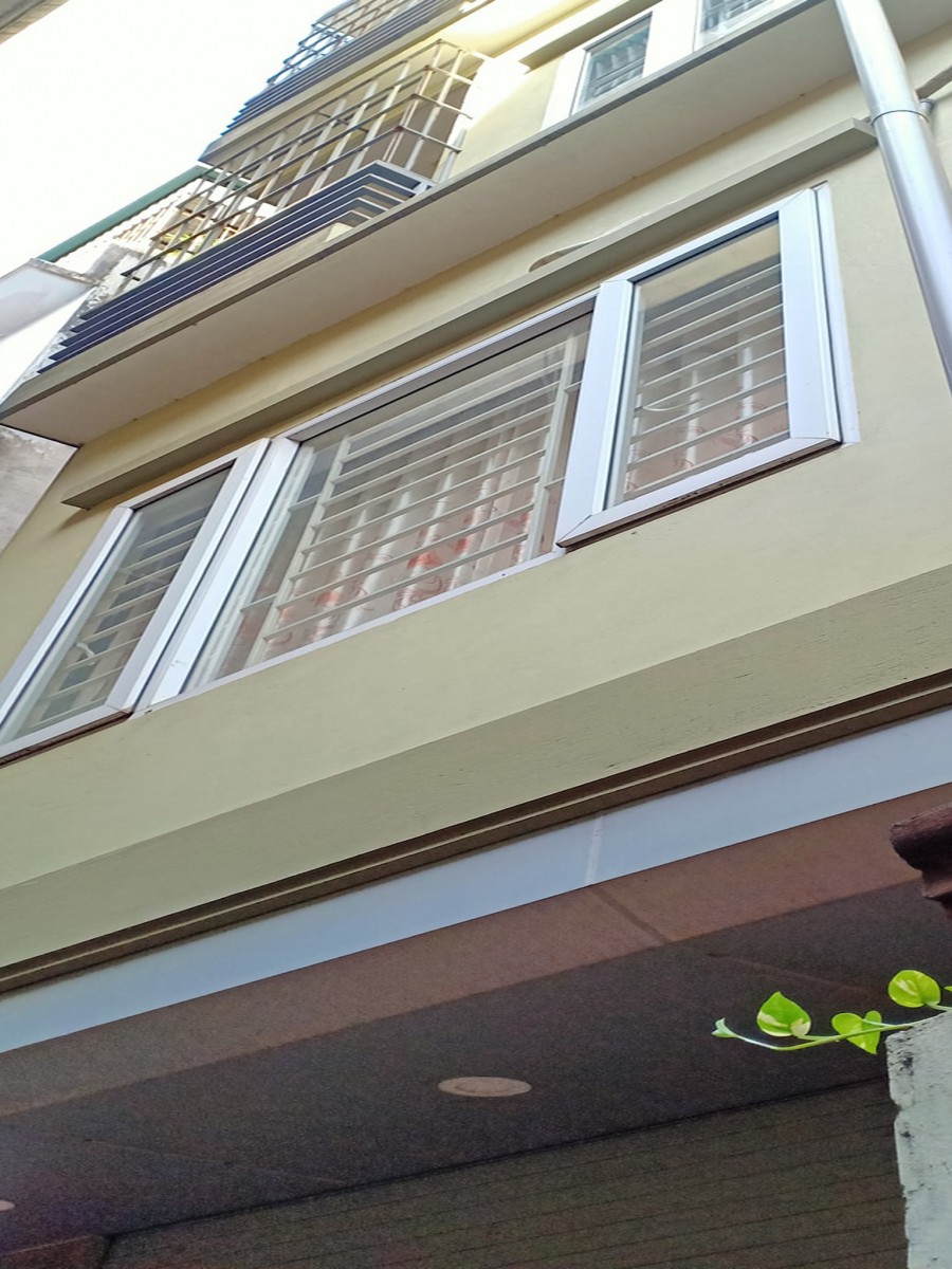 Bán nhà trung tâm quận Cầu Giấy diện tích 45m2, 5 tầng ô tô đỗ cửa giá bán 4,2 tỷ
