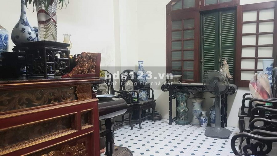 Cần bán nhà Khâm Thiên, Đống Đa, dt 44m2 3 tầng, mt 6.2m, giá 7.5 tỷ, lô góc ô tô tránh