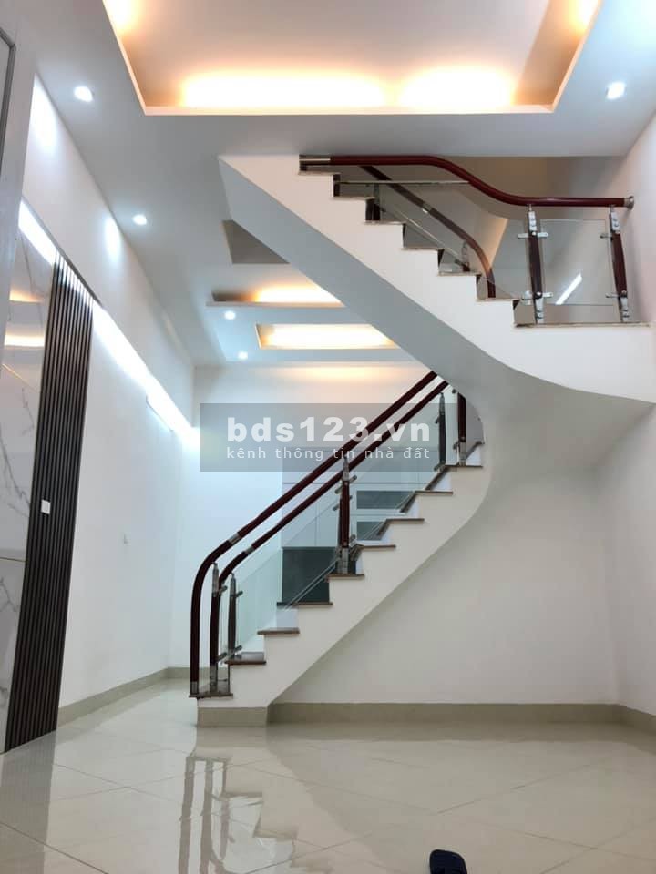 Bán nhà 5 tầng ngõ ba gác tránh xe máy đường Láng, nhà có cổng riêng khoá mật mã