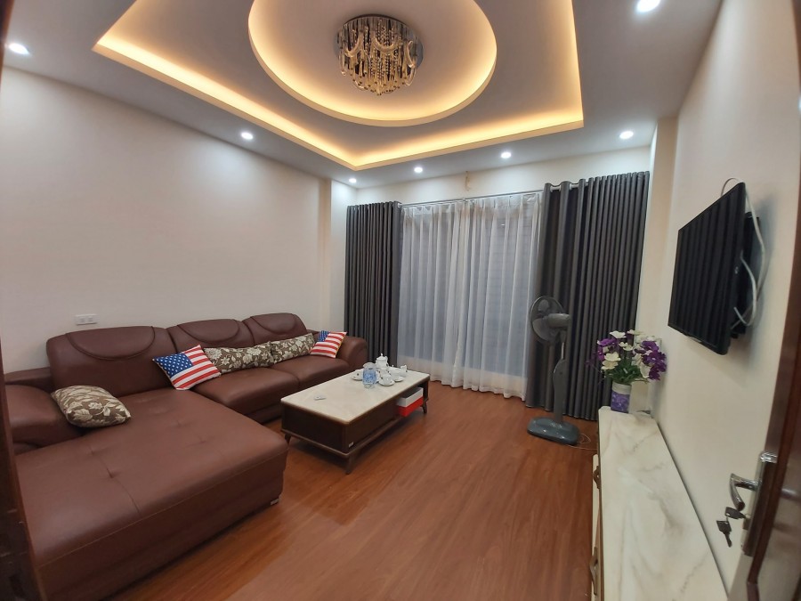 Bán nhà trung tâm quận Cầu Giấy diện tích 45m2, 5 tầng ô tô đỗ cửa giá bán 4,2 tỷ
