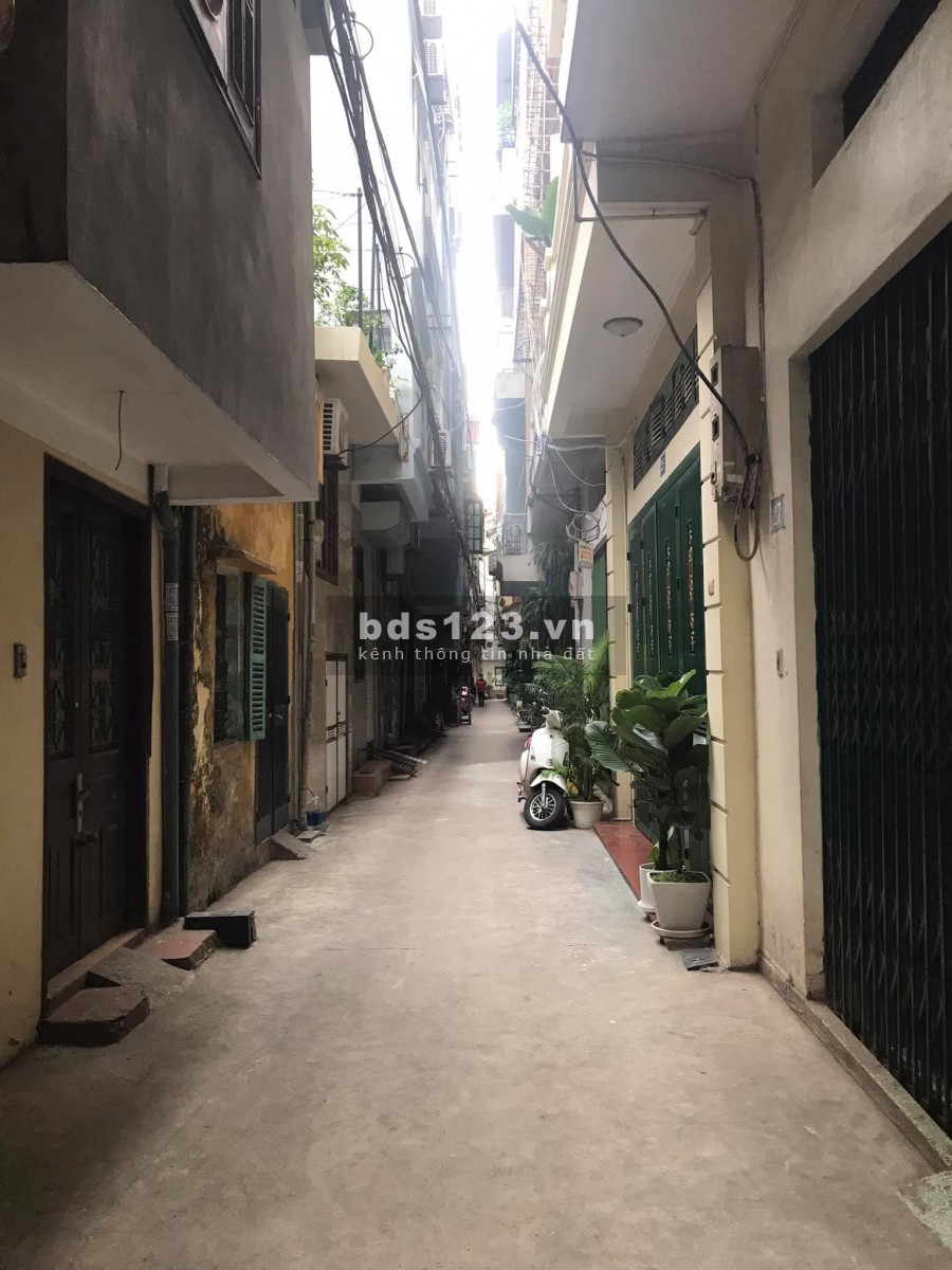 Bán nhà hiếm Ba Đình, ngõ Nguyễn Tri Phương, 5 tầng đúc, mặt tiền 3.5m, giá 4.1 tỷ, lh 0975513371.