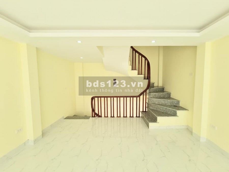 Nhà mới Bằng Liệt, Hoàng Liệt về ở ngay, gần ô tô, 6 tầng dt 33m2 giá 3.2 tỷ