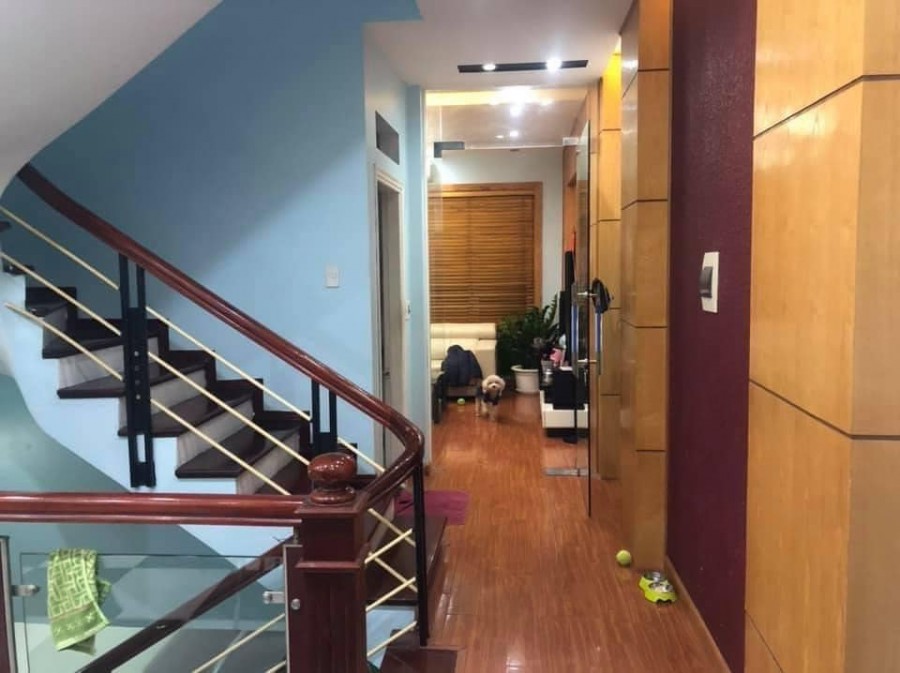Bán nhà trung tâm quận Cầu Giấy diện tích 45m2, 5 tầng ô tô đỗ cửa giá bán 4,2 tỷ