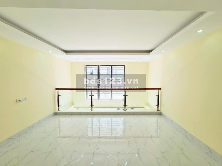 Nhà mới Bằng Liệt, Hoàng Liệt về ở ngay, gần ô tô, 6 tầng dt 33m2 giá 3.2 tỷ