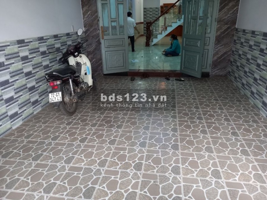 Nhà nguyên căn chính chủ ngộp Covid bán gấp, hẻm xe Container Lê Văn Khương