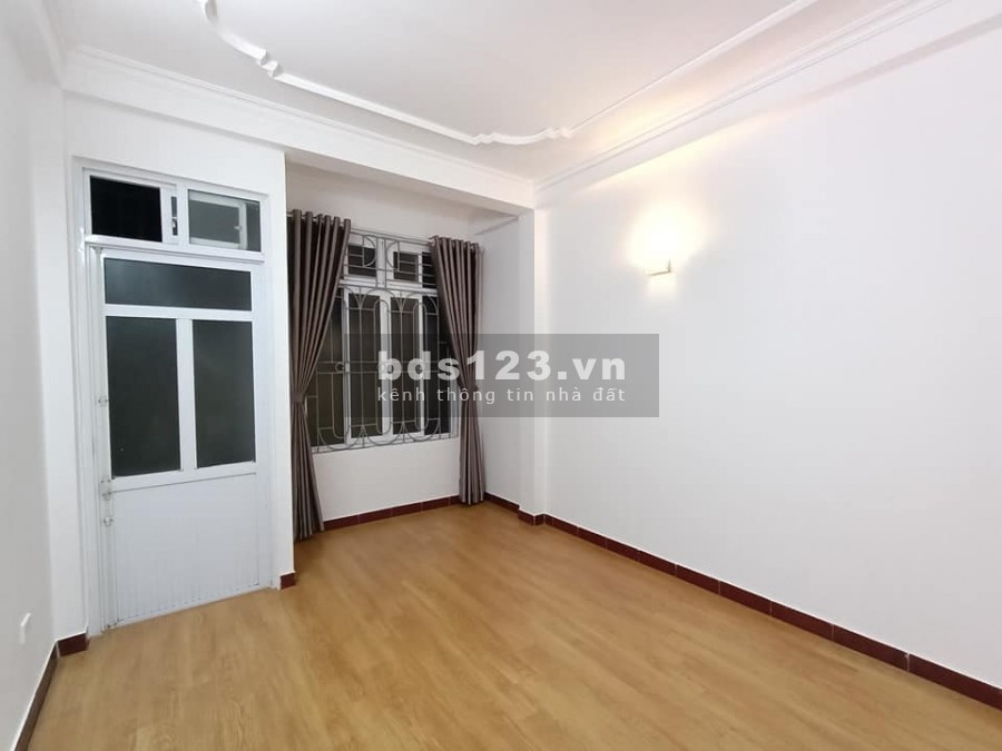 Bán nhà Tân Mai, 3 phòng ngủ, 4 tầng, ô tô tránh, ngõ thông rộng giá bán 2.26 tỷ, lhcc