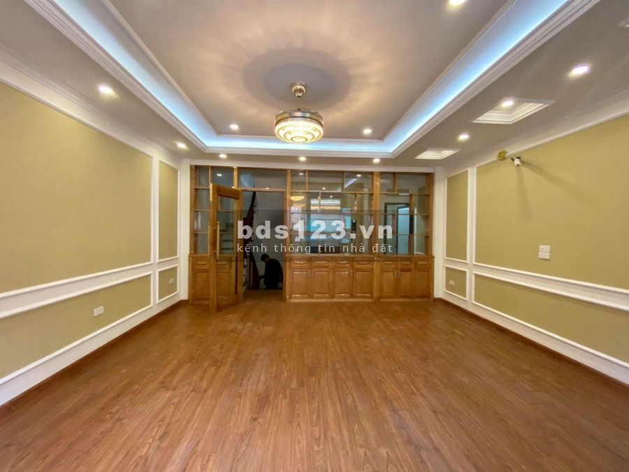 Bán nhà phố Kim Mã trung tâm Ba Đinh, dt 28m2, giá 3.5 tỷ, sổ đỏ chủ cầm tay