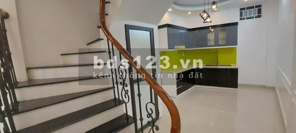 Bán nhà ngõ Quỳnh mới koong, dt 35m2, đúc 5 tầng, mt 3.2m, giá bán 3.45 tỷ