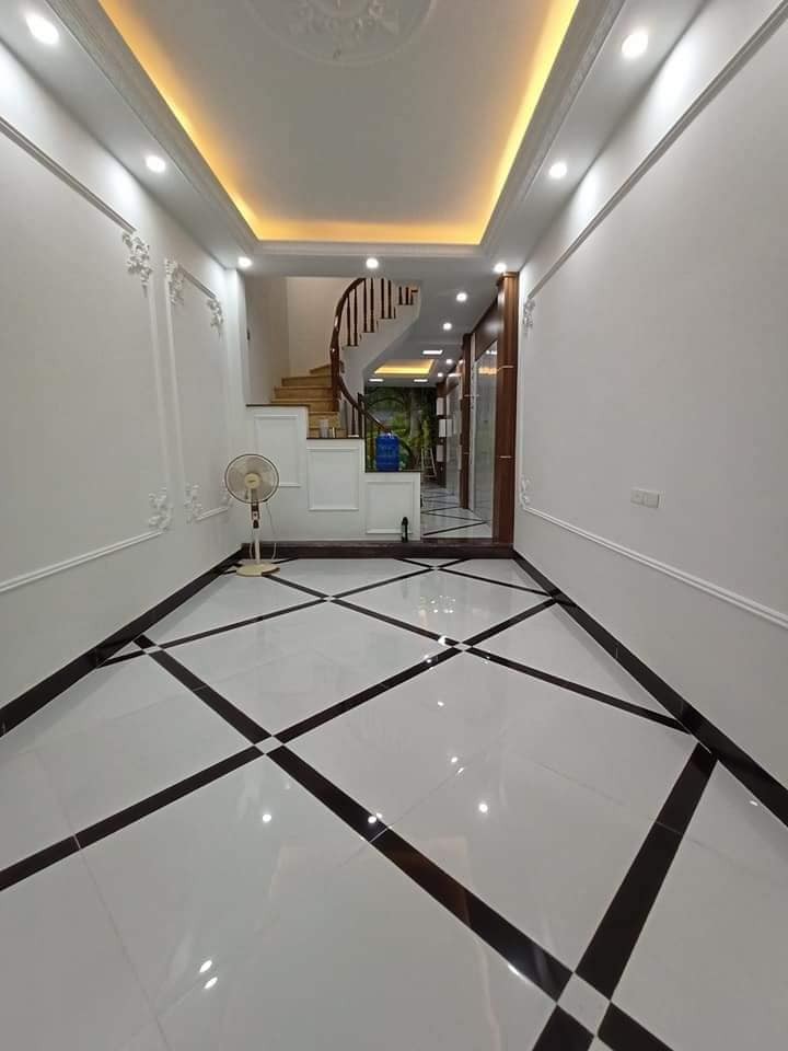 Nhà đẹp Tây Sơn ngã tư Sở diện tích 50m2, 6 tầng giá bán 6,1 tỷ, ô tô đỗ cửa