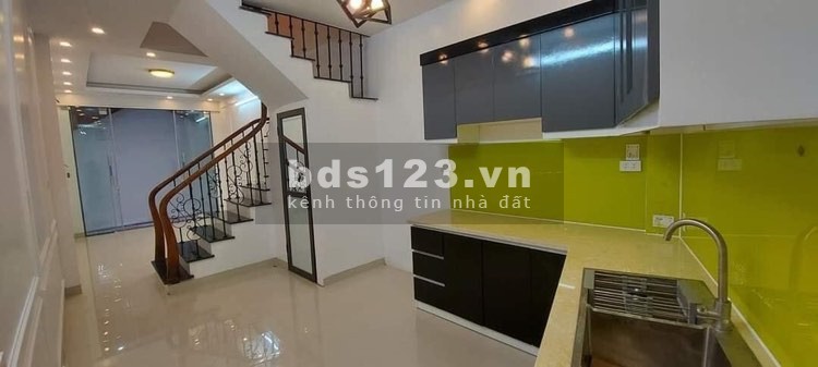 Bán nhà ngõ Quỳnh mới koong, dt 35m2, đúc 5 tầng, mt 3.2m, giá bán 3.45 tỷ