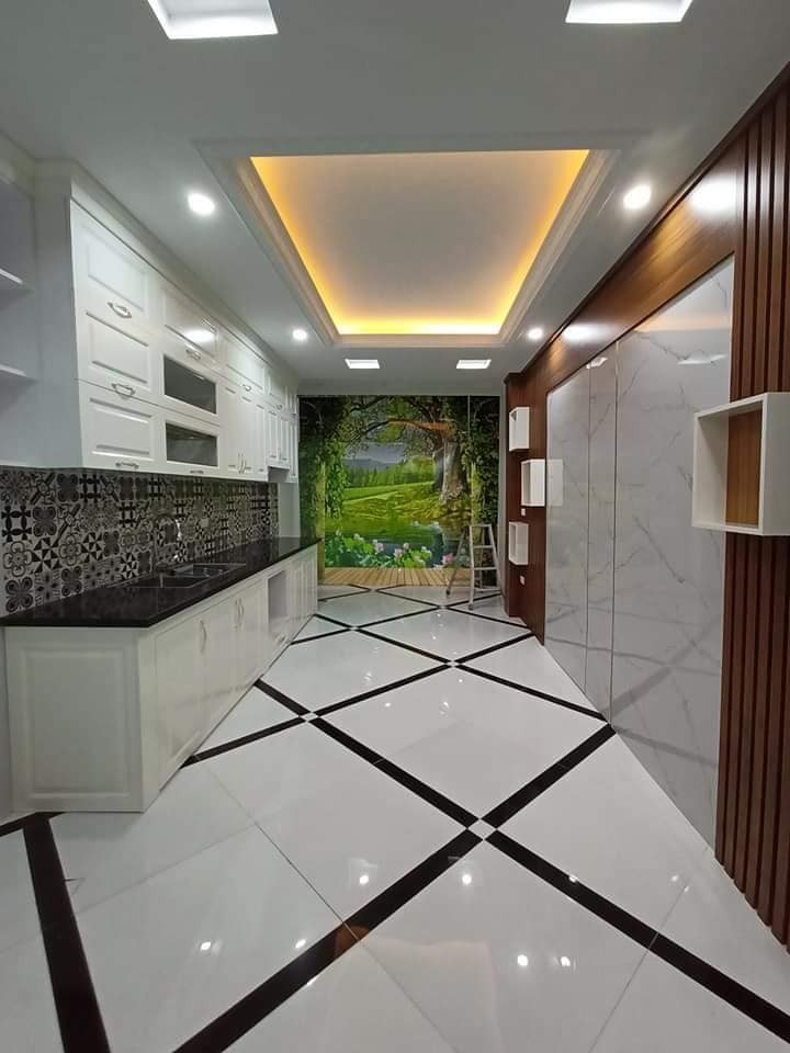 Nhà đẹp Tây Sơn ngã tư Sở diện tích 50m2, 6 tầng giá bán 6,1 tỷ, ô tô đỗ cửa