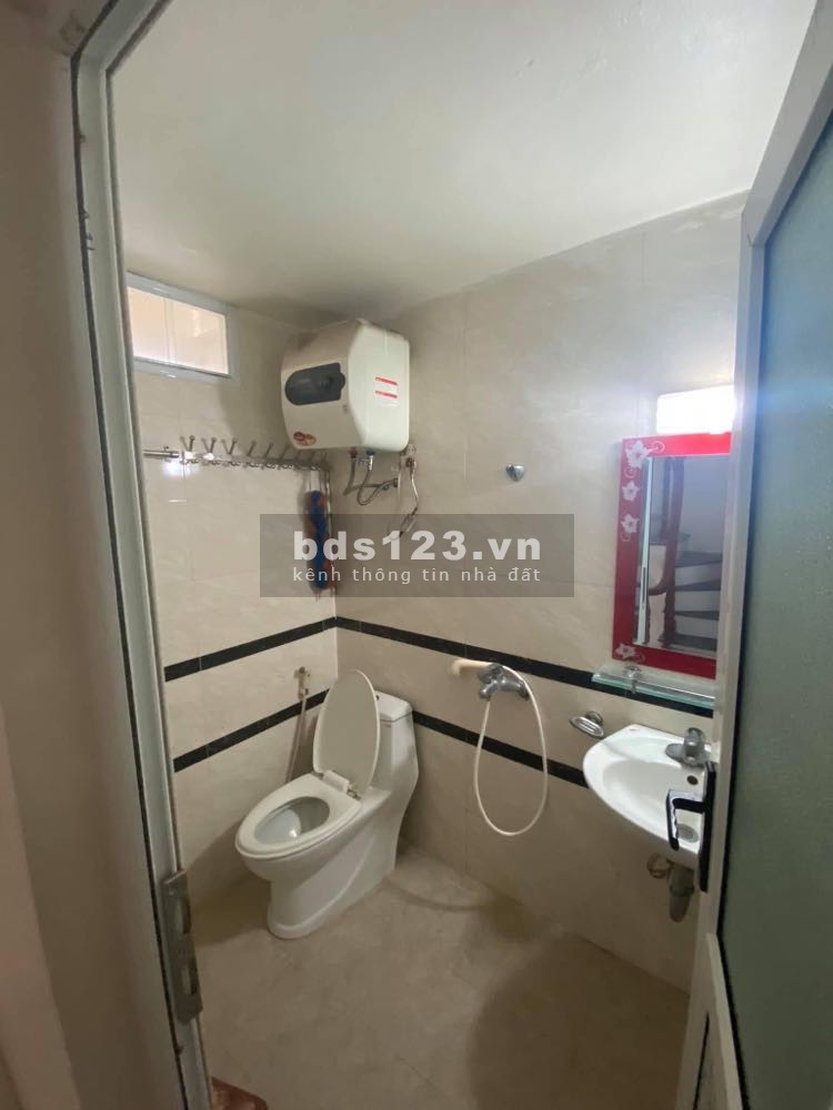 Bán nhà ngõ Quỳnh mới koong, dt 35m2, đúc 5 tầng, mt 3.2m, giá bán 3.45 tỷ