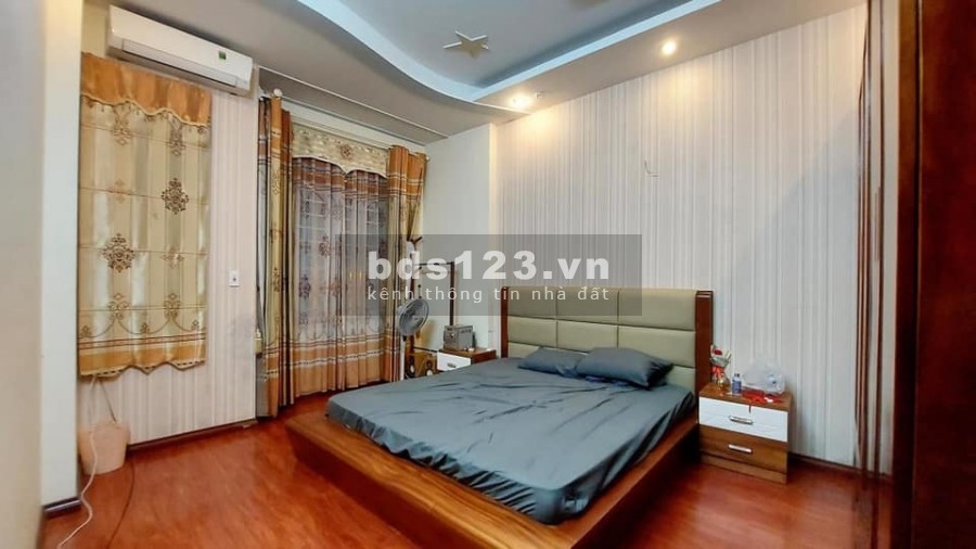 Bán nhà (lô góc) phố Lê Duẩn thông ra Hồ Ba Mẫu, dt 40m2 x 5Tầng, cách phố 20m, giá 3,699 tỷ