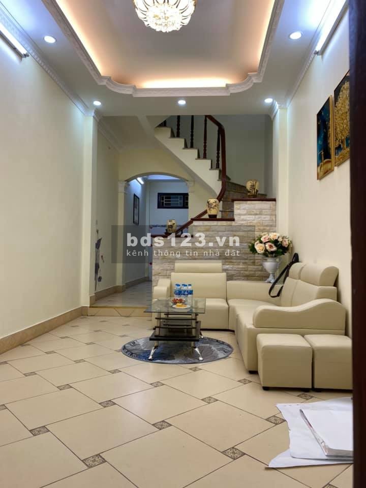 Bán nhà Hoàng Mai ở ngay, kinh doanh nhỏ dt 35m2, 4 tầng giá nhỉnh 3 tỷ, sổ đẹp