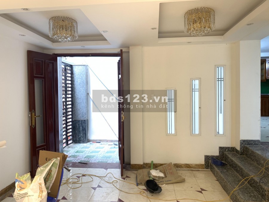 Bán nhà ở ngay, ô tô, dt 67m2, 3 tầng, giá bán 6.8 tỷ, phố Tây Sơn, Chùa Bộc, Đống Đa