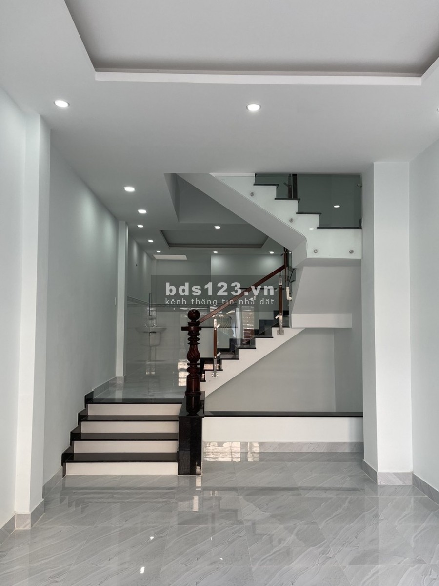 Bán nhà 1 trệt 2 lầu đường Nguyễn Văn Yến, DT 3.95mx17.3m, giá 6.7 tỷ