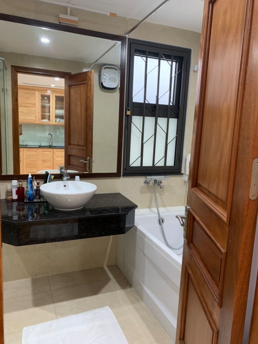 Bán nhà mặt phố ven hồ Tây, vịt rí cực hiếm, sổ đỏ chính chủ, pháp lí đủ