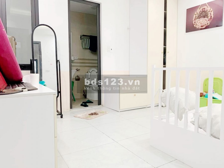 Chính chủ bán nhà riêng Cầu Giấy dt 53m2, mt 4,4m ngõ 3 gác tặng nội thất an sinh