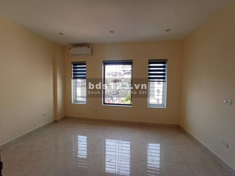 Nhà Lê Trọng Tấn, Lô Góc, DT 35m2, 3 tầng, Mặt Tiền 4.2m giá 2,15 tỷ (CTL)