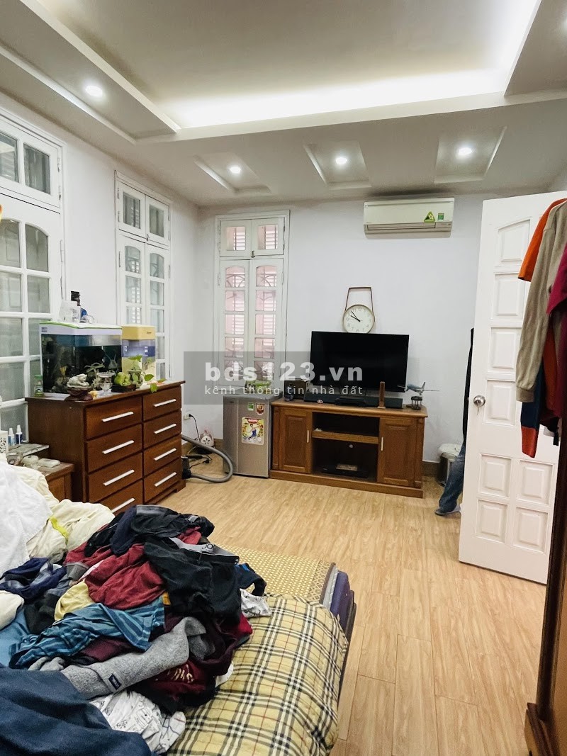 Bán gấp nhà Phố Trần Hữu Tước, Đống Đa, dt 38m2, 5 tầng, MT5.2m, giá 4tỷ2