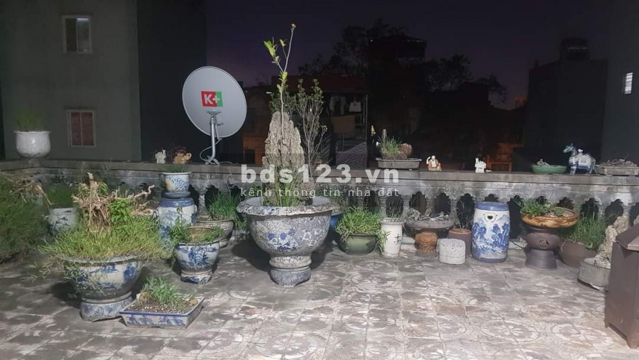 Cần bán nhà Khâm Thiên, Đống Đa, dt 44m2 3 tầng, mt 6.2m, giá 7.5 tỷ, lô góc ô tô tránh