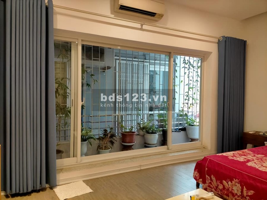 Lô Góc Trần Thái Tông dt 45m2, 4 tầng, mt 5.2 Tặng toàn bộ nội thất giá 4.6 tỷ