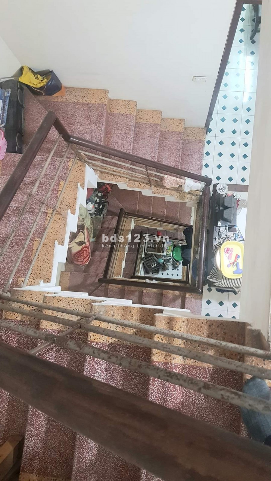Cần bán nhà Khâm Thiên, Đống Đa, dt 44m2 3 tầng, mt 6.2m, giá 7.5 tỷ, lô góc ô tô tránh