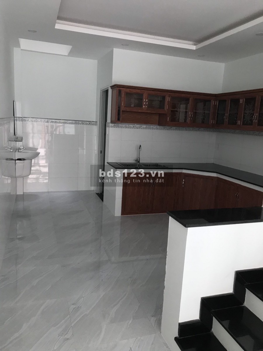 Bán nhà 1 trệt 2 lầu đường Nguyễn Văn Yến, DT 3.95mx17.3m, giá 6.7 tỷ