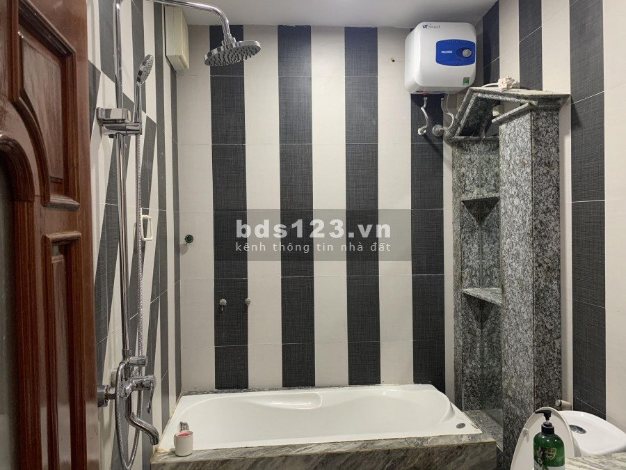 Bán nhà ở ngay, ô tô, dt 67m2, 3 tầng, giá bán 6.8 tỷ, phố Tây Sơn, Chùa Bộc, Đống Đa