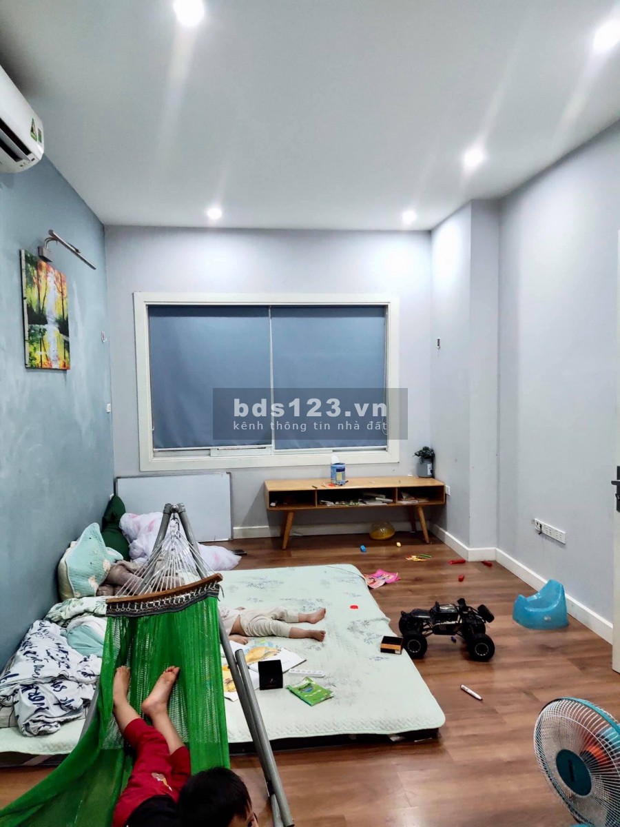 Nhà Trần Thái Tông, Cầu Giấy lô góc 4 tầng, mt 5.6m, tặng toàn bộ nội thất giá 4 tỷ nhỉnh
