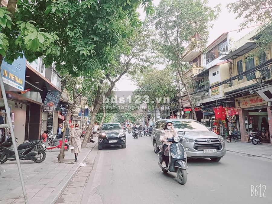 Bán nhà phố mặt phố Hàng Bông, diện tích 21m, đúc kiên cố 5 tầng, giá thương lượng