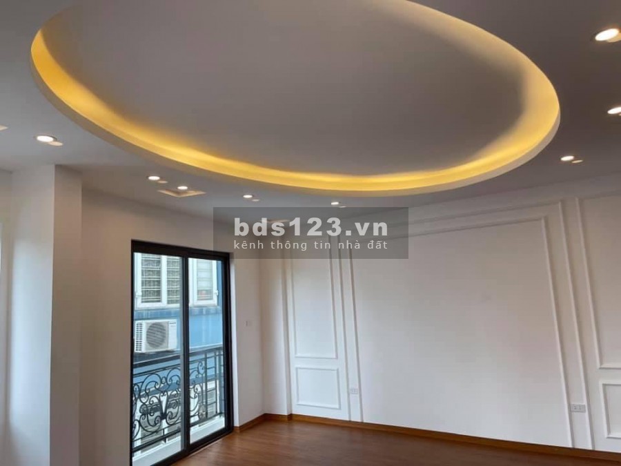 Bán nhà siêu đẹp mới koong giá chỉ nhỉnh hơn 3 tỷ, cách cầu long Biên vài sải chân