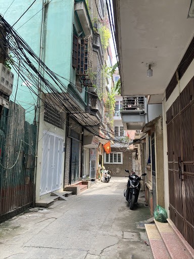 Bán nhà siêu đẹp mới koong giá chỉ nhỉnh hơn 3 tỷ, cách cầu long Biên vài sải chân