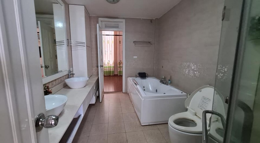 Bán nhà Bồ Đề giá rẻ 112m2, 5 tầng, gara, ô chờ thang máy lh 0904691185