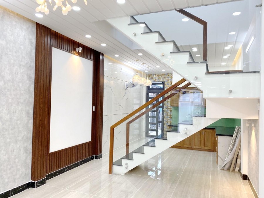 Bán nhà có sổ hồng diện tích sử dụng 38m2 có 3 lầu Nguyễn Tiểu La Quận 10 giá rẻ