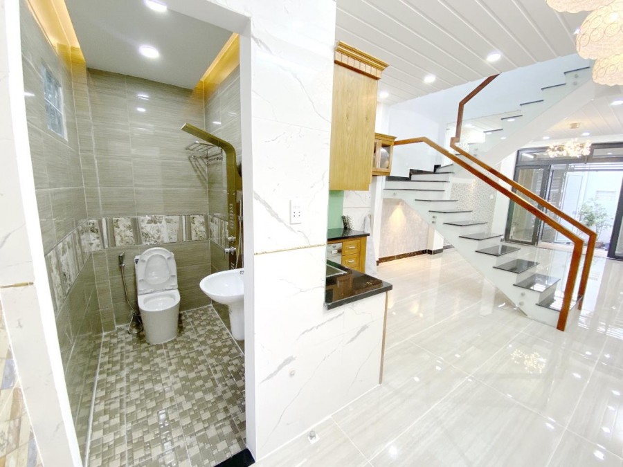 Bán nhà có sổ hồng diện tích sử dụng 38m2 có 3 lầu Nguyễn Tiểu La Quận 10 giá rẻ