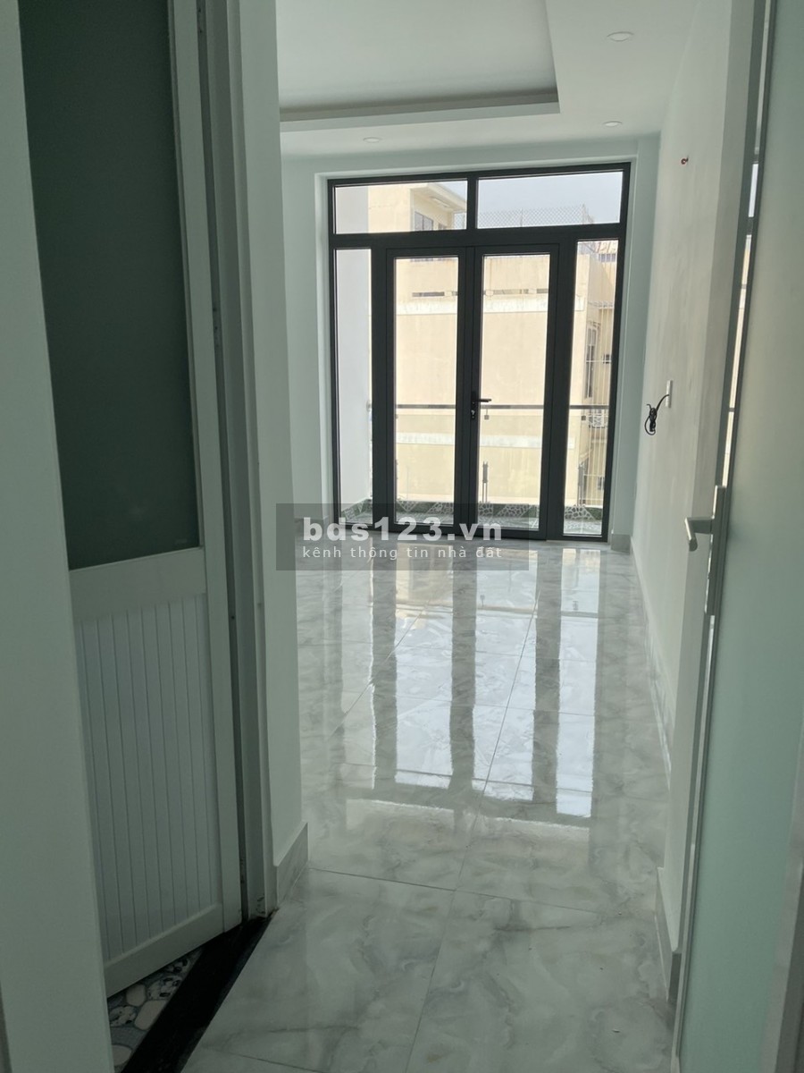 Bán nhà 1 trệt 2 lầu đường Nguyễn Văn Yến, DT 3.95mx17.3m, giá 6.7 tỷ