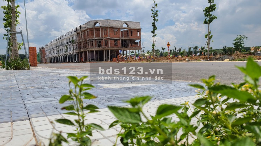 Đất Long Thành 100m2 sổ riêng đường dt769, có ngân hàng cho vay, tiện ích đủ