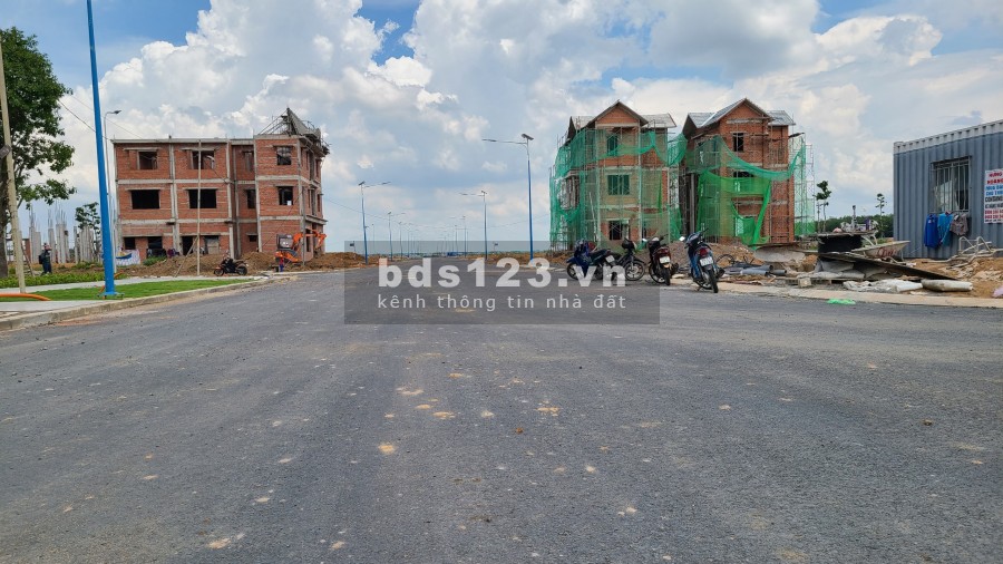 Đất Long Thành 100m2 sổ riêng đường dt769, có ngân hàng cho vay, tiện ích đủ