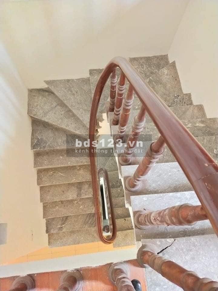 Chỉ 4..tỷ, sở hữu nhà 5 tầng, LÔ GÓC, oto thông, đường Lệ Mật, Việt Hưng lh 098269369