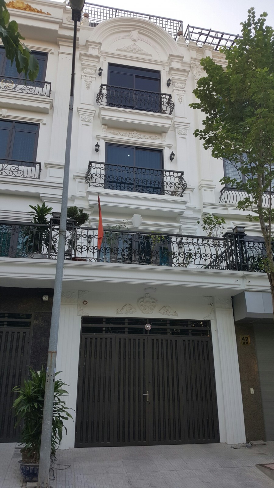 Bán Nhà Quang Trung, Hà Đông, Vỉa Hè 2 Bên Rộng, Gara, 2 Thoáng, dt 65m2, giá chỉ 5 tỷ.