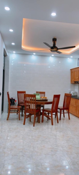 Bán nhà Nam Từ Liêm, gara ô tô tặng nội thất kd, dt 60m2, 5 tầng, mt khủng, giá 7.8 tỷ