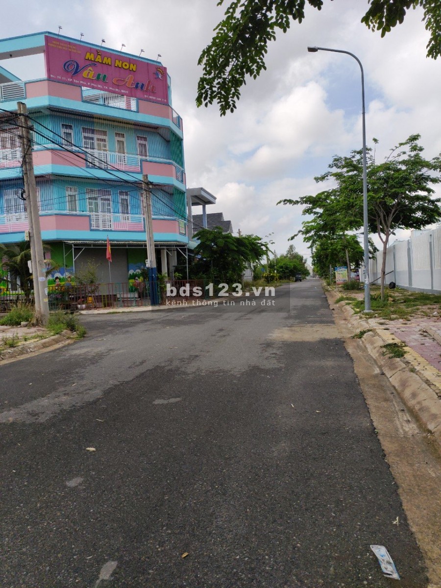 Cần bán gấp lô đất ngay trung tâm phường Phú Mỹ đông dân cư sầm uất