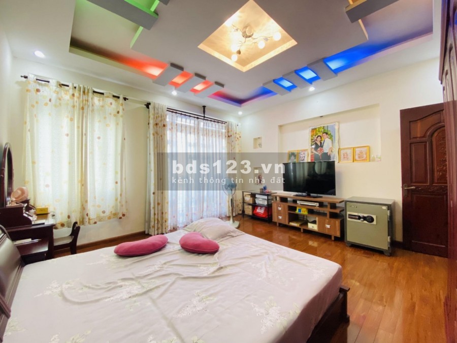 Nhà Quận Tân Bình, 3 căn mặt tiền vòng xoay Lăng Cha Cả, quanh 10 tỷ lhcc