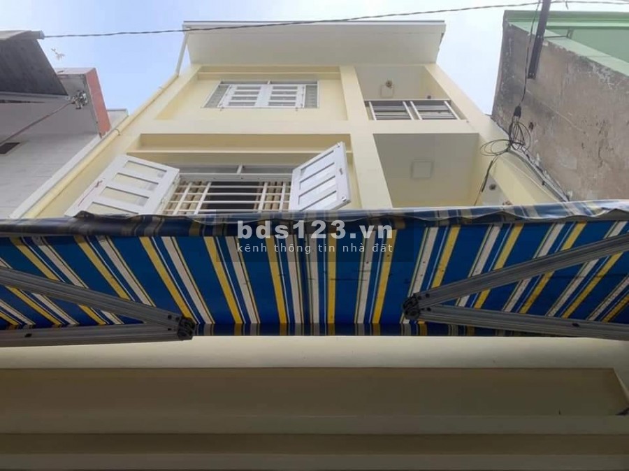 Nhà chỉ có 3.85 tỷ dt 33m2, 3 lầu gần trung tâm Aeon Mall, liên hệ 0909101469 (Quân)