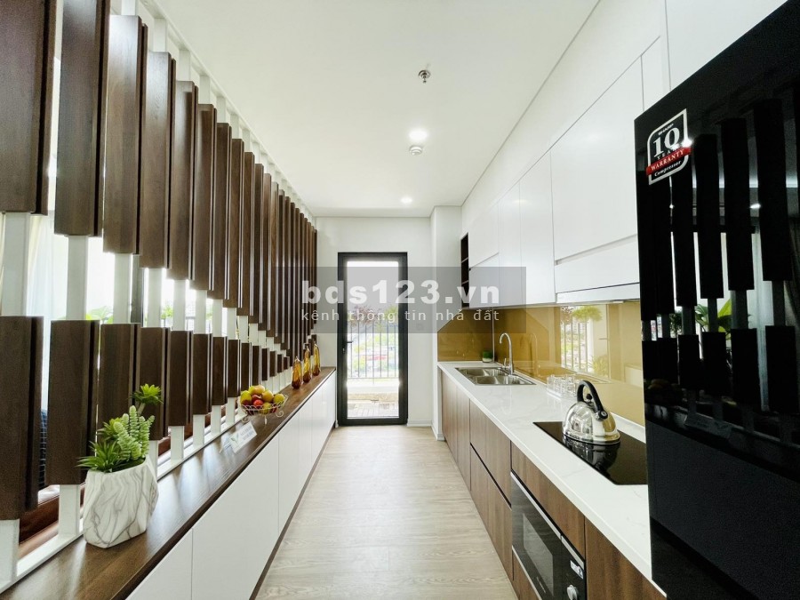 Gia đình muốn bán căn 2 PN ngay ngã tư Nguyễn Trãi, view công viên Chu Văn An