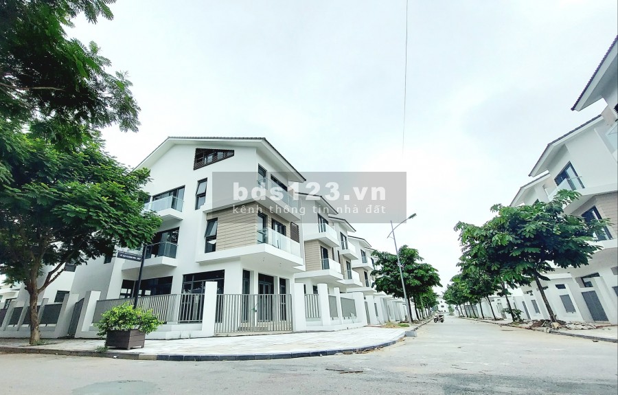 Bán nhà biệt thự Việt Hưng, tặng nội thất tiền tỷ, diện tích 150m2, giá bán nhỉnh 18 tỷ